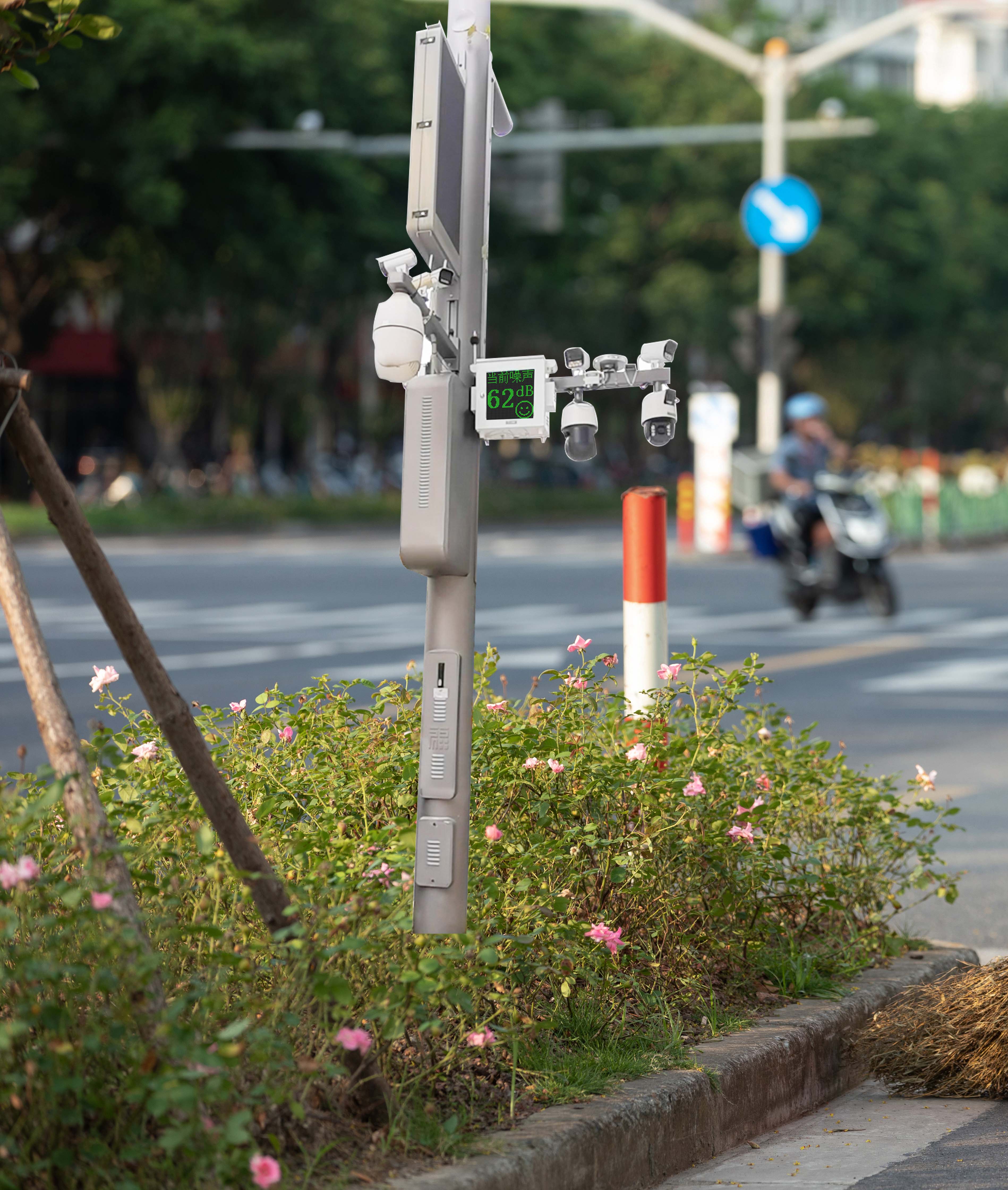 交通道路聲環(huán)境監(jiān)測(cè)典型案例: 貴港市街道交通噪聲在線(xiàn)監(jiān)測(cè)系統(tǒng)、全天候自動(dòng)超標(biāo)變色預(yù)警監(jiān)測(cè)、助力解決噪聲擾民問(wèn)題，創(chuàng)建智慧城市發(fā)展